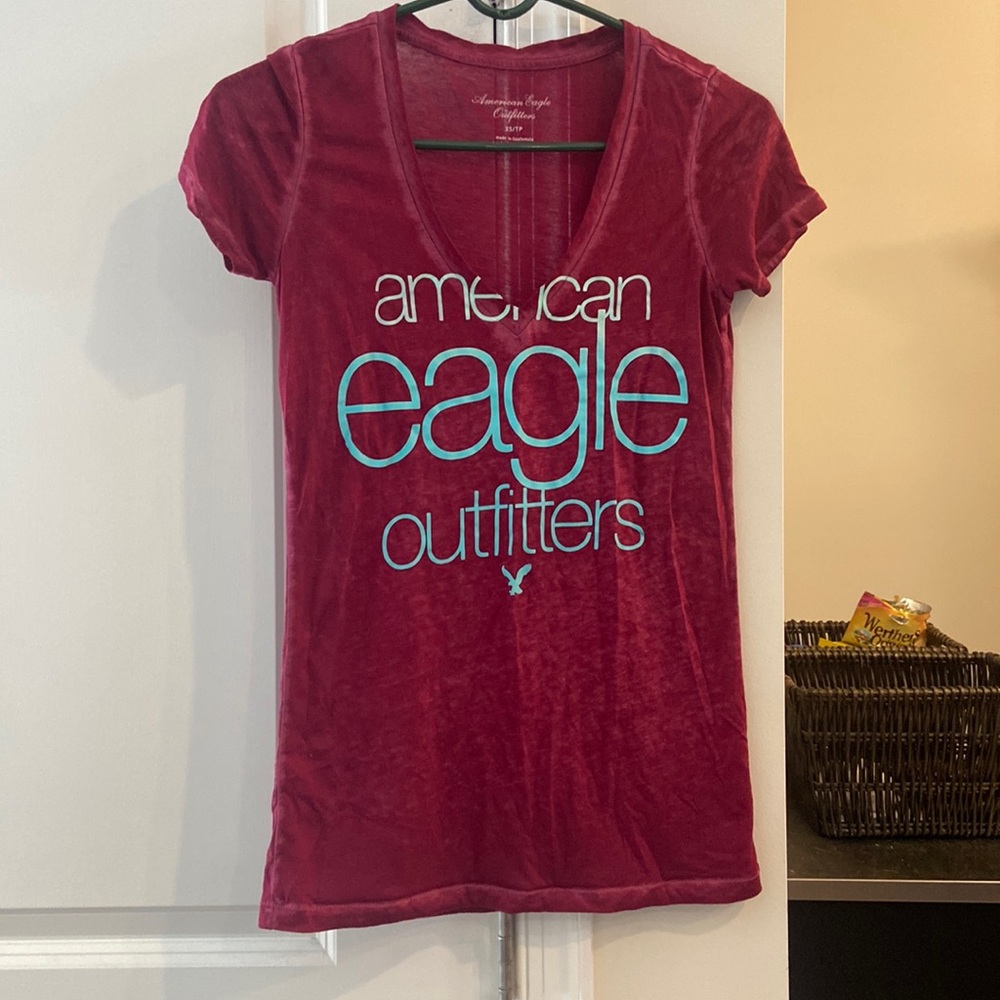 American eagle short sleeve shirt. Like new!! Maroon in color.